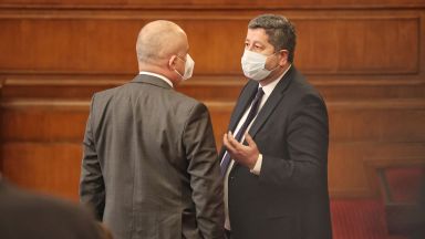 Управляващата коалиция инициира създаването на временна парламентарна комисия за промени