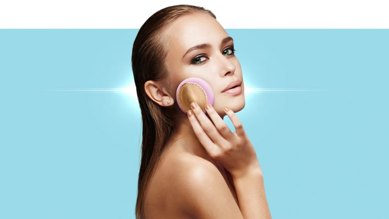 Foreo – обичаната от звездите марка за грижа за кожата, е вече налична в Zlatna Ribka