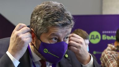 Христо Иванов остава начело на Да България въпреки подадената от