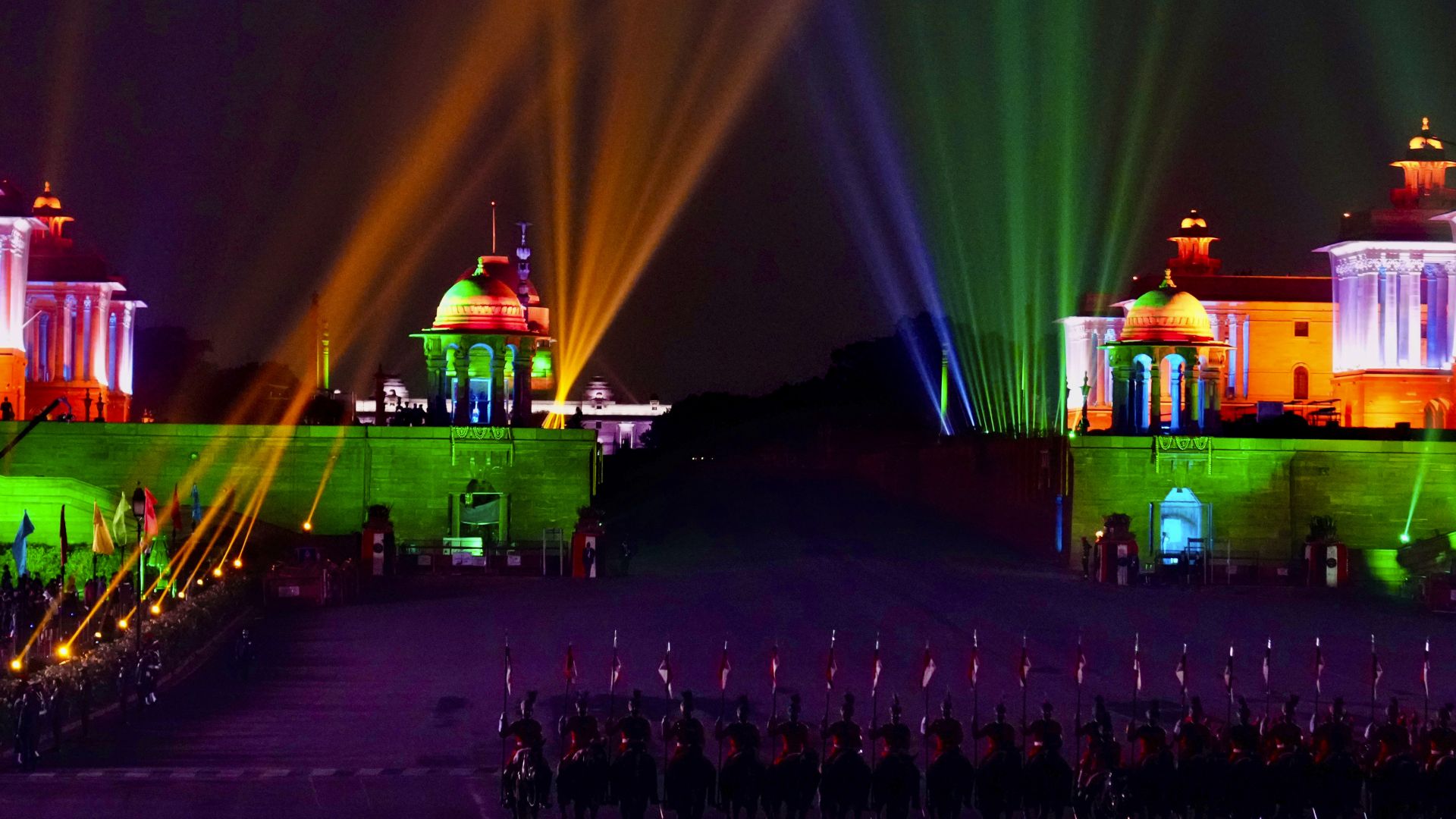 Индия отпразнува Деня на Републиката със зрелищно лазерно шоу (снимки)