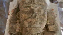 Два гигантски сфинкса с лице на дядото на Тутанкамон са открити в Египет