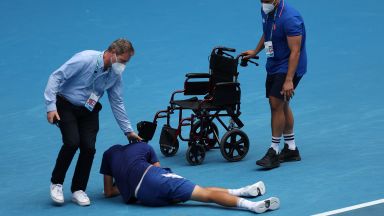 Пълно изтощение и инвалидна количка, така завърши Australian Open при юношите
