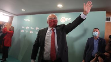 Управляващата Социалистическа партия СП на премиера Антониу Коща печели предсрочните