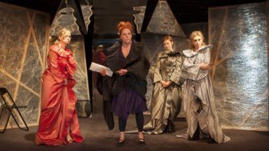 Четири стихийни актриси в емблематичния спектакъл "Театър, любов моя"