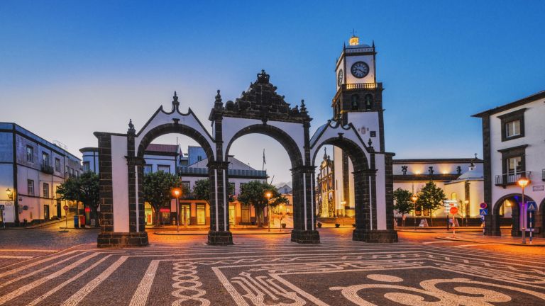 Ryanair заплашва да прекъсне всички полети до Азорските острови, ето защо