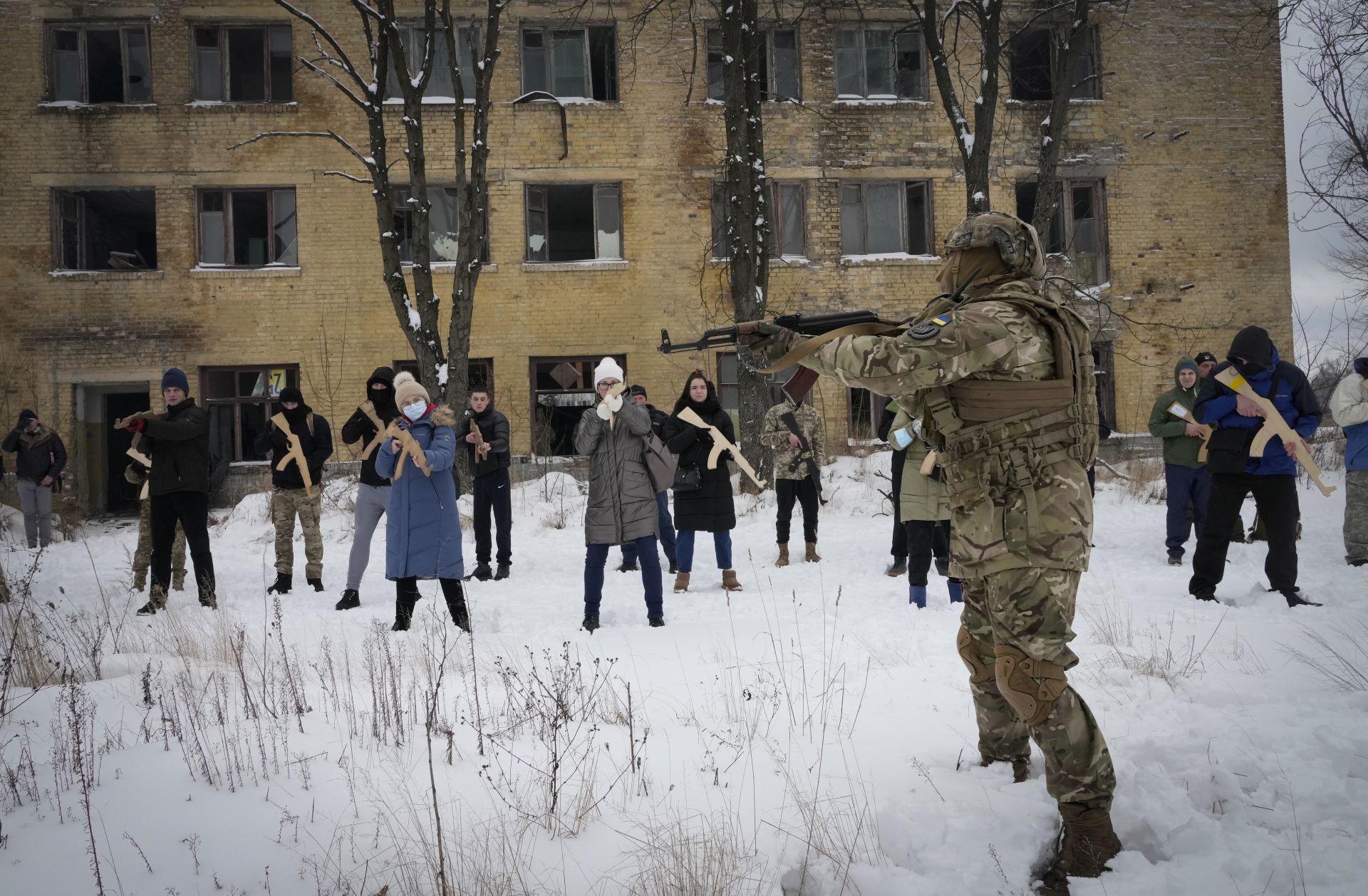 Местните жители тренират близо до Киев