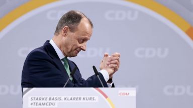 Корпоративният адвокат и дългогодишен политик от германския Християндемократически съюз ХДС