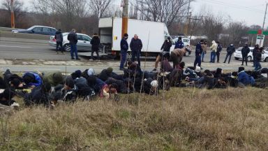 Шофьорът на буса в който днес бяха открити 61 нелегални