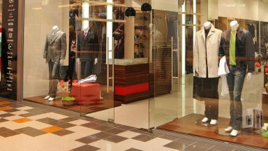 Моловете в Пловдив видимо опустяха след като в първия ден