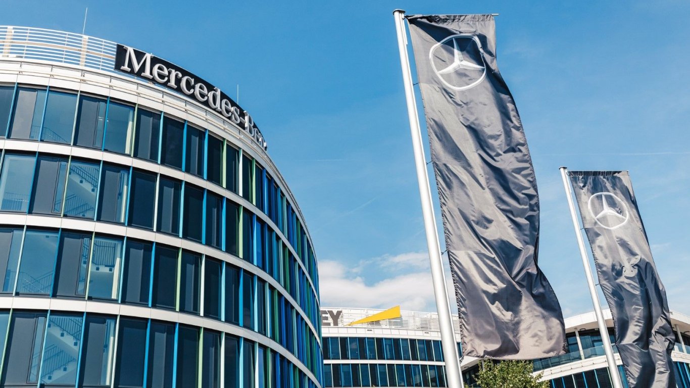 Mercedes-Benz продава активите си в Русия на местен инвеститор