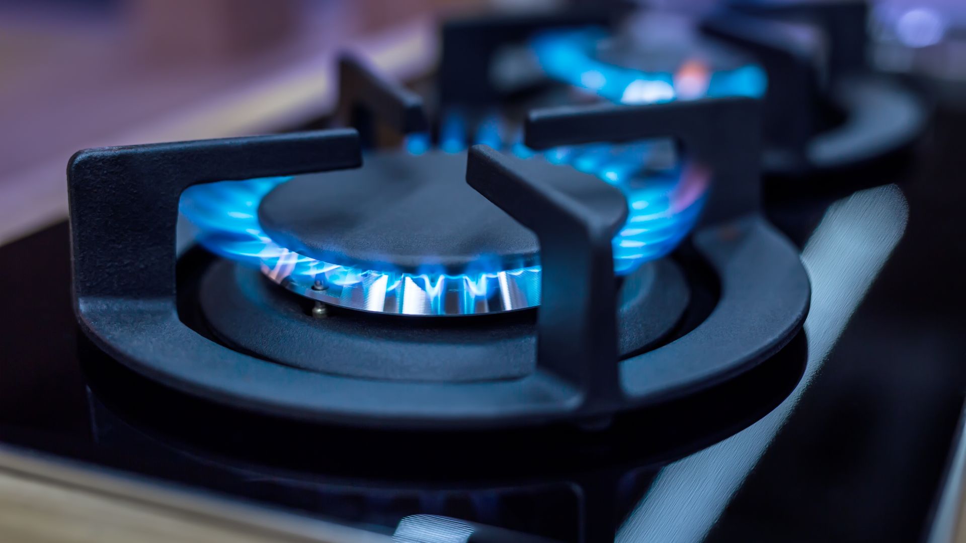 КЕВР утвърди по-скъп газ с 3,5% от март