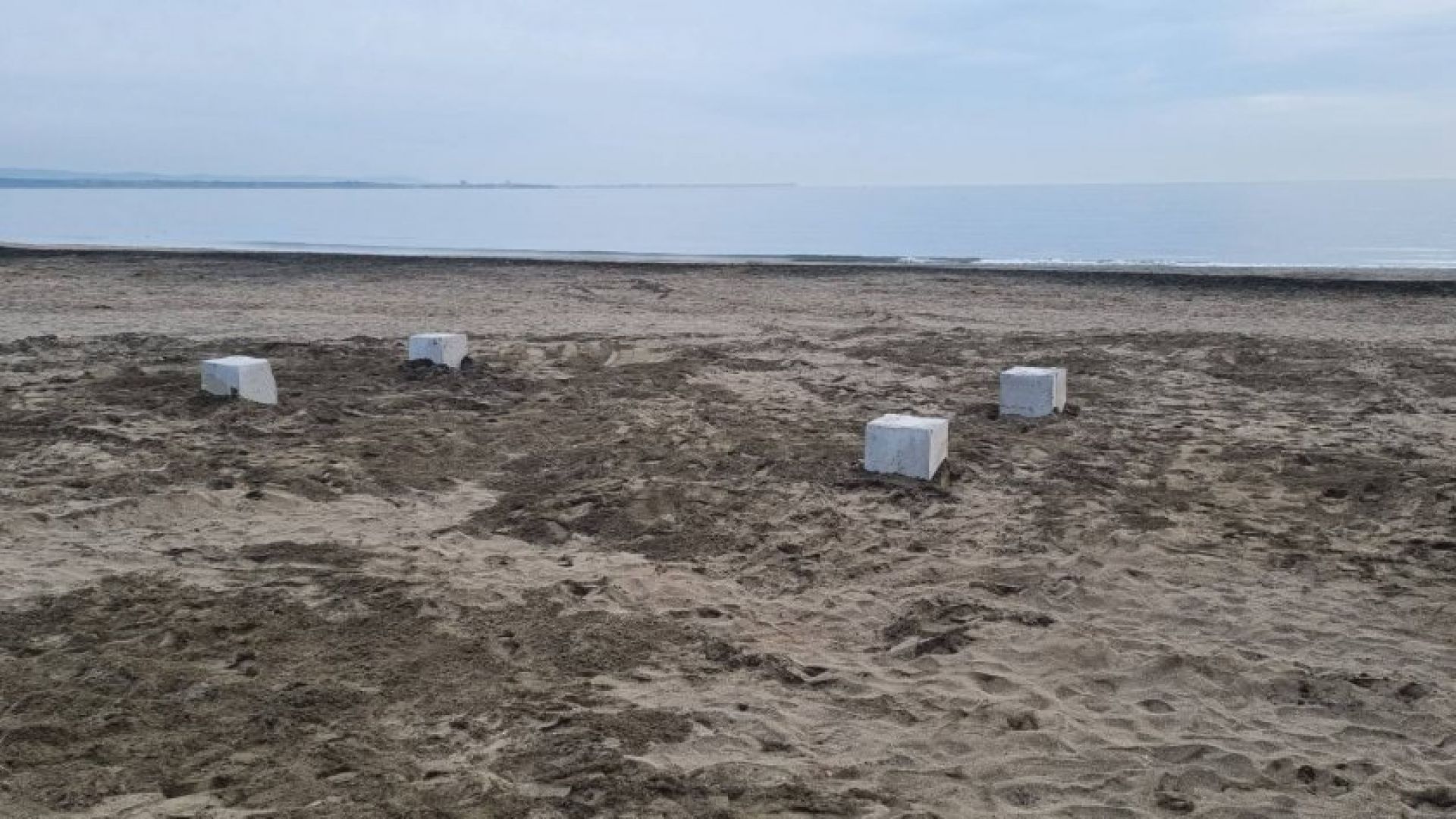 Сигнали за бетон на плажа в Бургас вдигна на крак строителен контрол