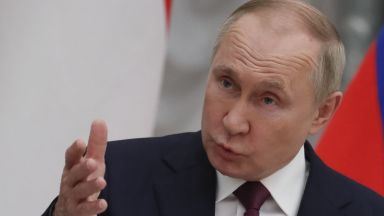 Руският президент Владимир Путин информира германския канцлер Шолц и френския