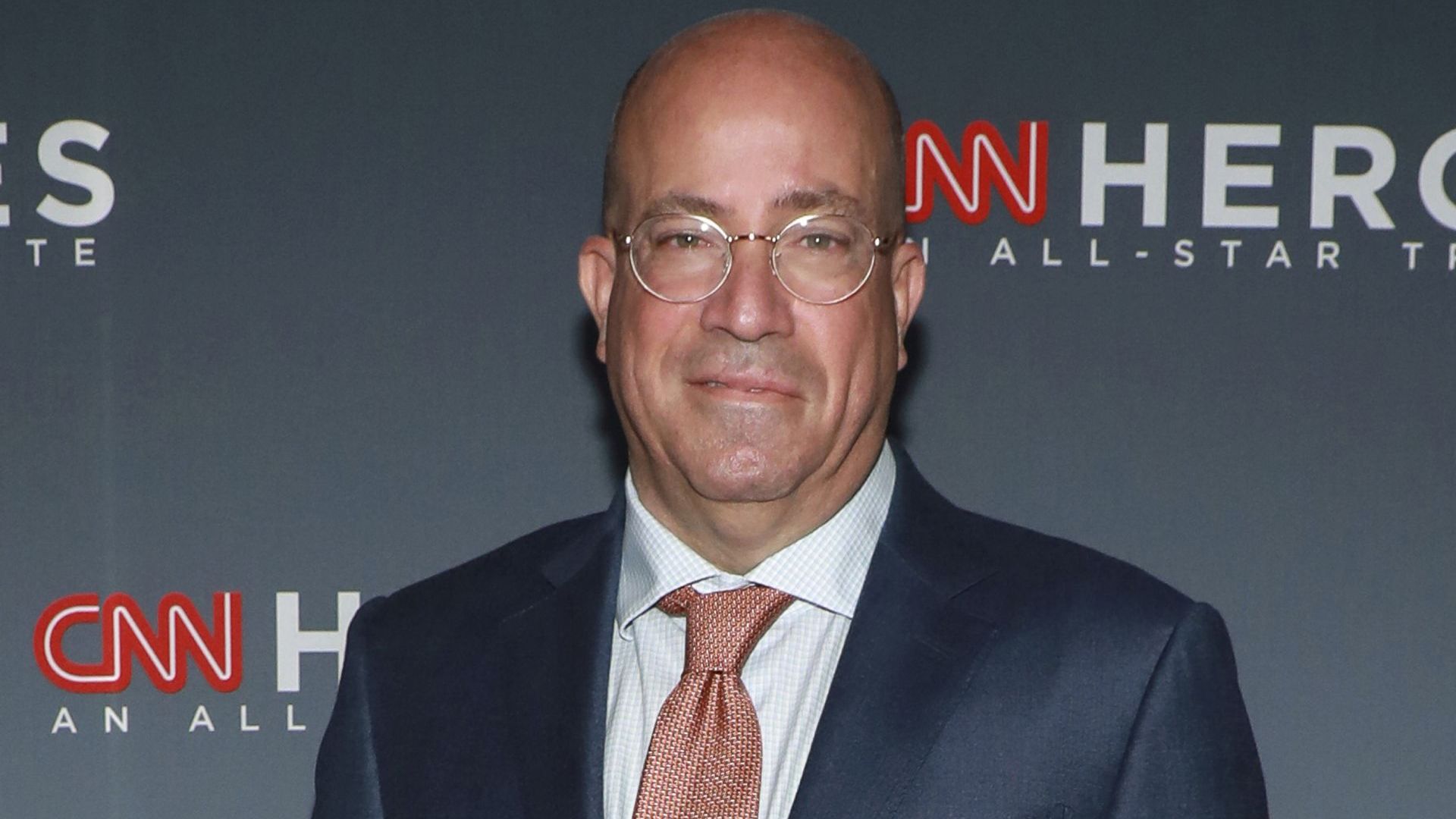 Шефът на CNN подава оставка заради тайна връзка с колежка