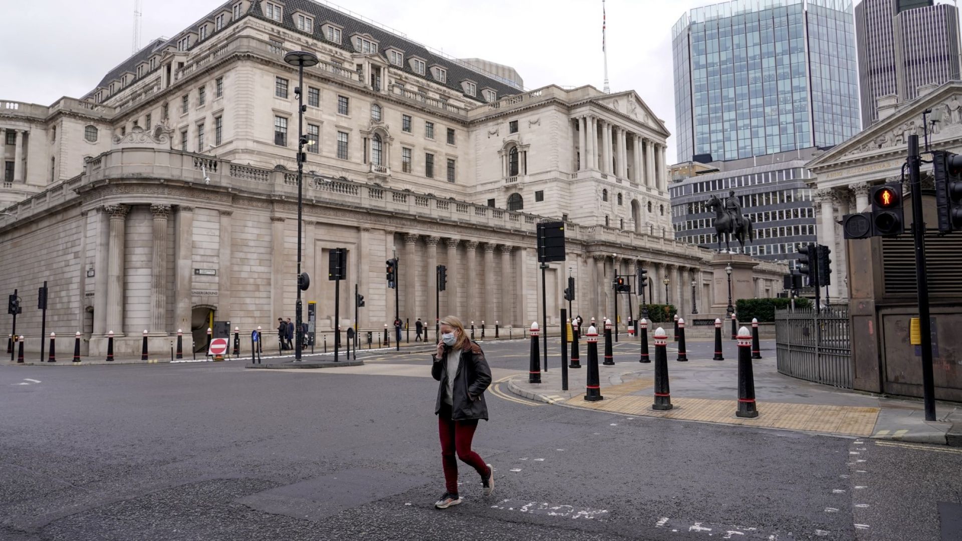 Bank of England вдигна отново лихвите в опит да охлади растящите цени