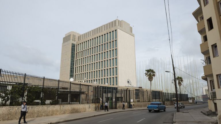 Базираният в Хавана офис ще провежда интервюта, ще събира биометрични