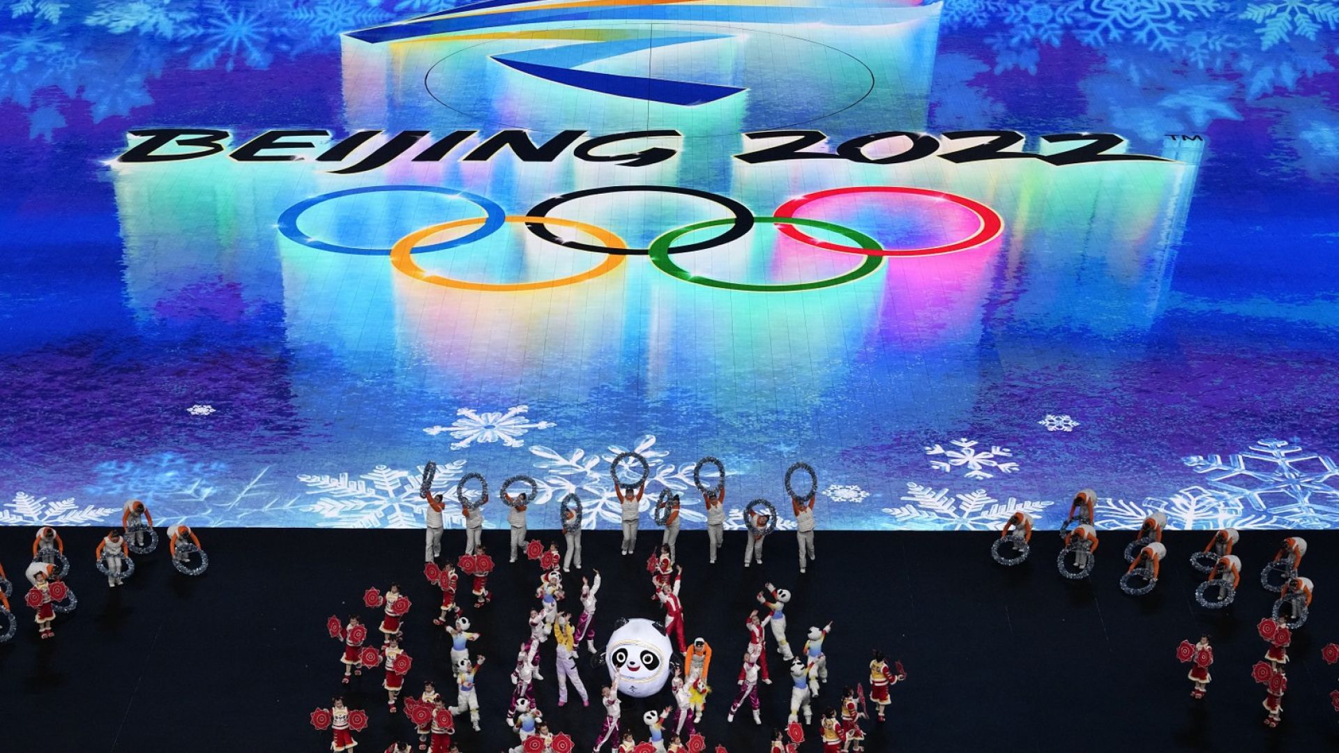 Спортът по телевизията: Закриване на Олимпиадата и много футбол