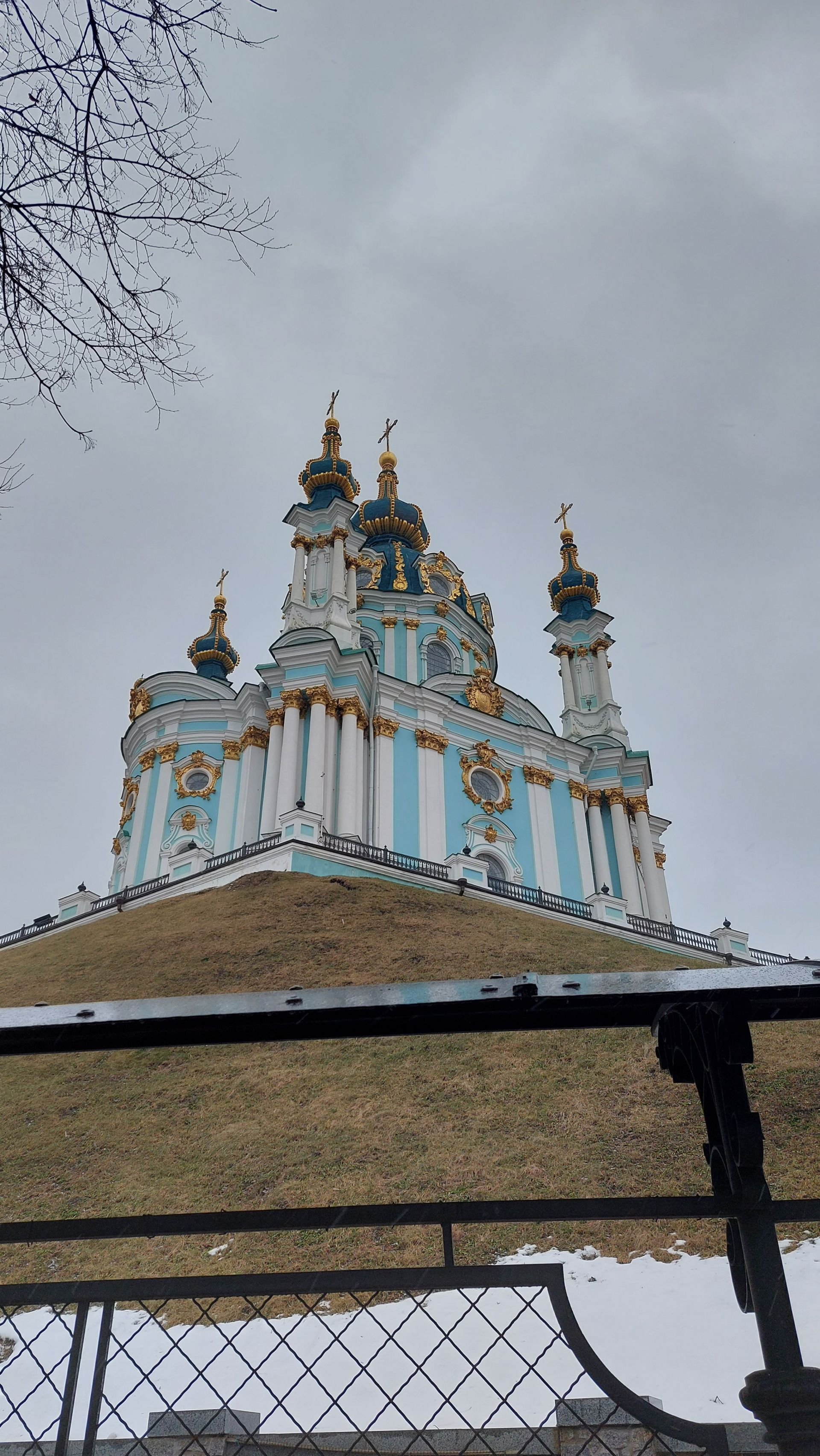 Една от най-красивите църкви в Киев - "Св. Андрей"