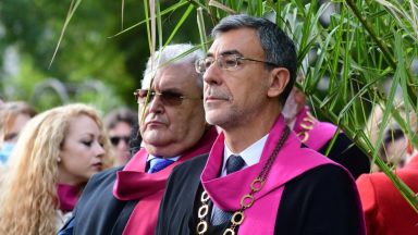 Една новина от последните дни разбуни духовете в академичните среди