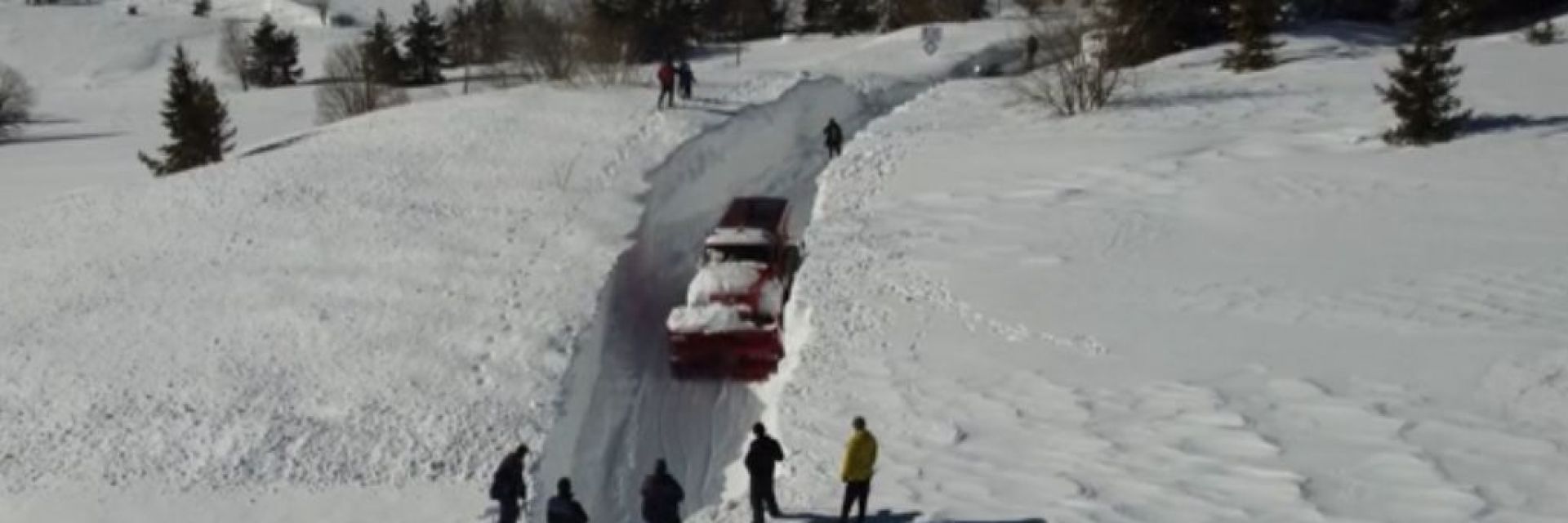 Над 2 метра сняг затрупа Белмекен