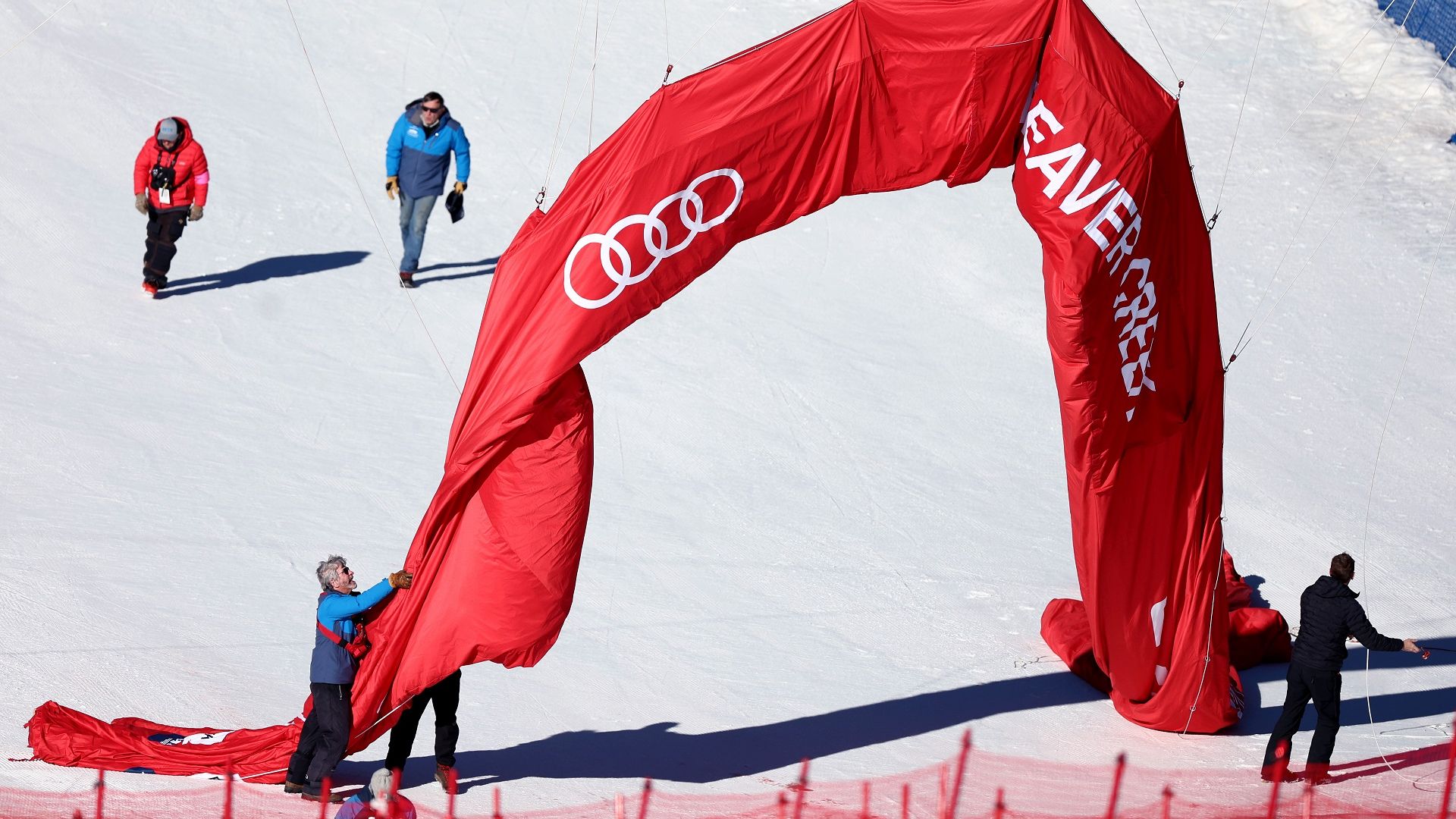 Вятърът оставя Олимпиадата без шампион в отборната надпревара в ските?