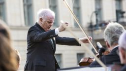 Диригентът Даниел Баренбойм отмени ангажиментите си по болест