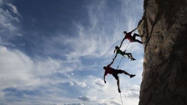 Трима катерачи които изчезнаха в събота в планината Хелмос на