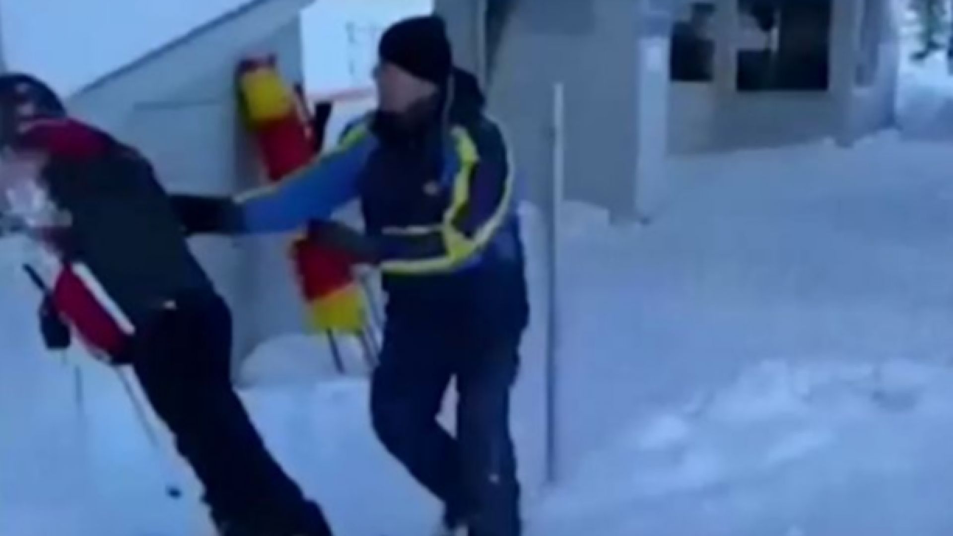 Мъж твърди, че е бит от служител на ски зоната в Банско (видео)