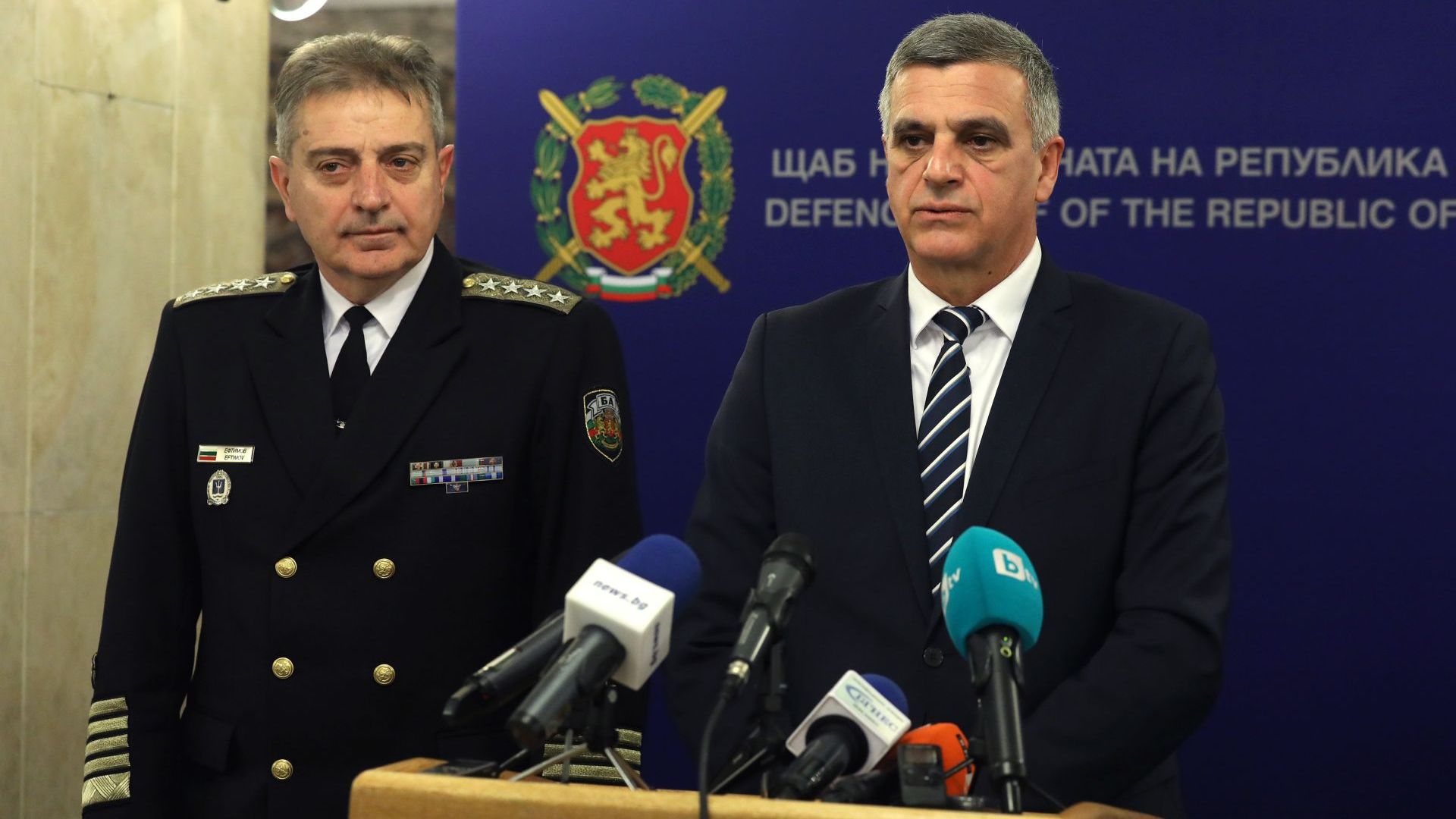 Началникът на отбраната Емил Ефтимов и министър Стефан Янев