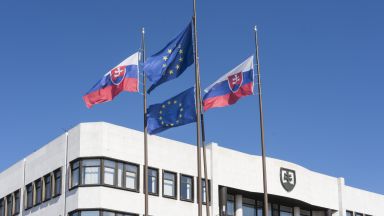 Словакия експулсира трима служители на руското посолство Решението е взето