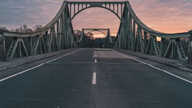 По протежението си от 334 километра на територията на Североизточна