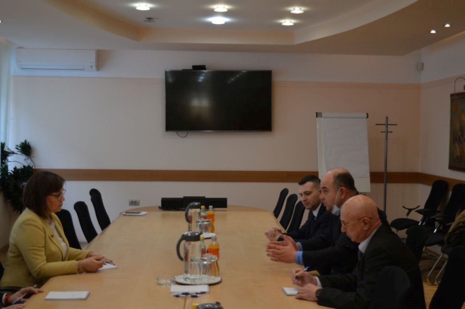 Корнелия Нинова проведе среща с ръководството на Държавната комисия по стокови борси и тържища