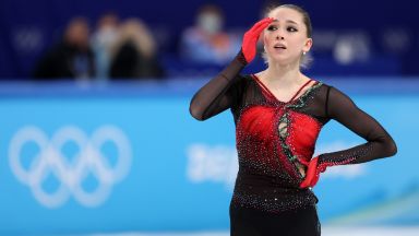 Канада и Русия негодуват от разпределението на медалите след случая с Валиева