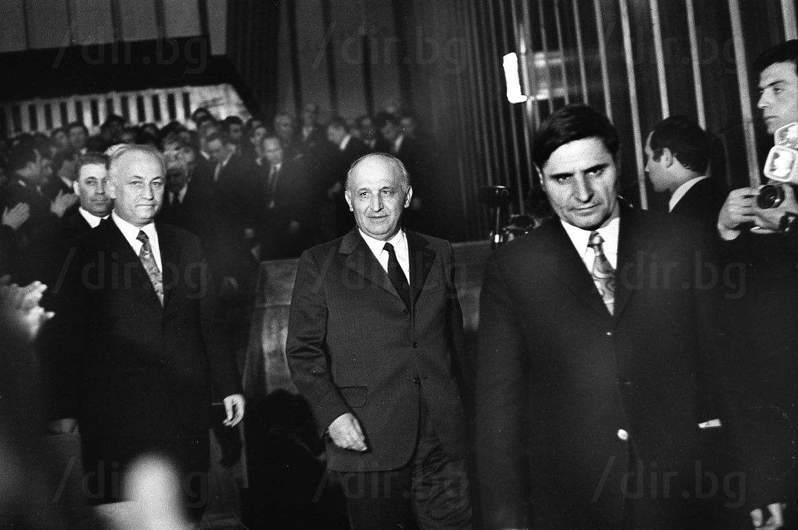 13 февруари 1973 г.: Тодор Живков с Пенко Герганов и Иван Бешев се качват на трибуната за партийното събрание