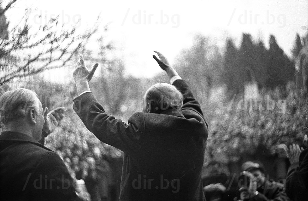 13 февруари 1973 г.: Култовата снимка в гръб на Тодор Живков в Плевен