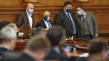 ДБ с проекторешение парламентът да позволи изпращане на оръжие на Украйна