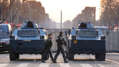 Полицията в Париж задържа над 80 участници във вчерашния протест