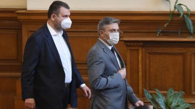 Само истината за участниците в търговията с български паспорти ще