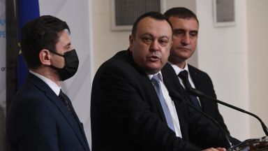 ДПС дава на прокуратурата финансовия министър Асен Василев заради превишени