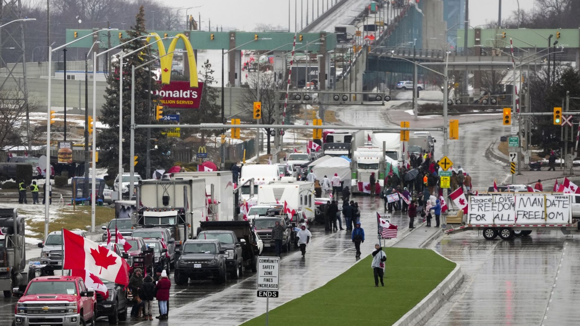Канадски съдия разпореди спиране на блокадата на моста "Амбасадор"