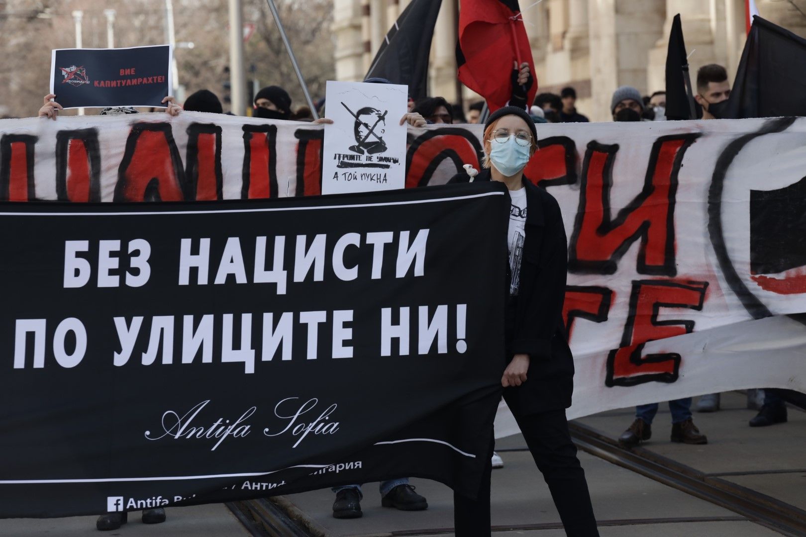 Протестиращите заявиха, че не са съгласни Луковмарш да се представя като патриотично събитие на хора с традиционни ценности и че неонацисти нямат място в обществото и по улиците