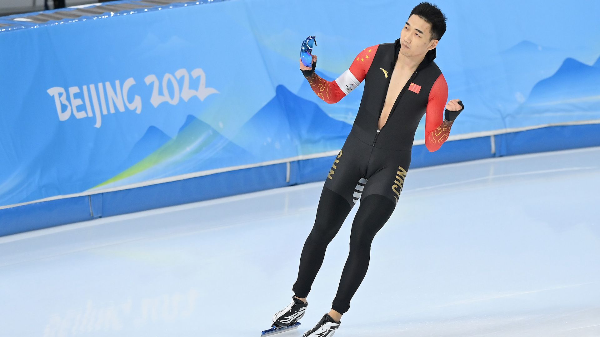Първа титла и олимпийски рекорд за Китай в бързото пързаляне с кънки