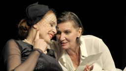 Можем да видим отново Бойка Велкова и Мария Каварджикова в "Две" в Народния театър