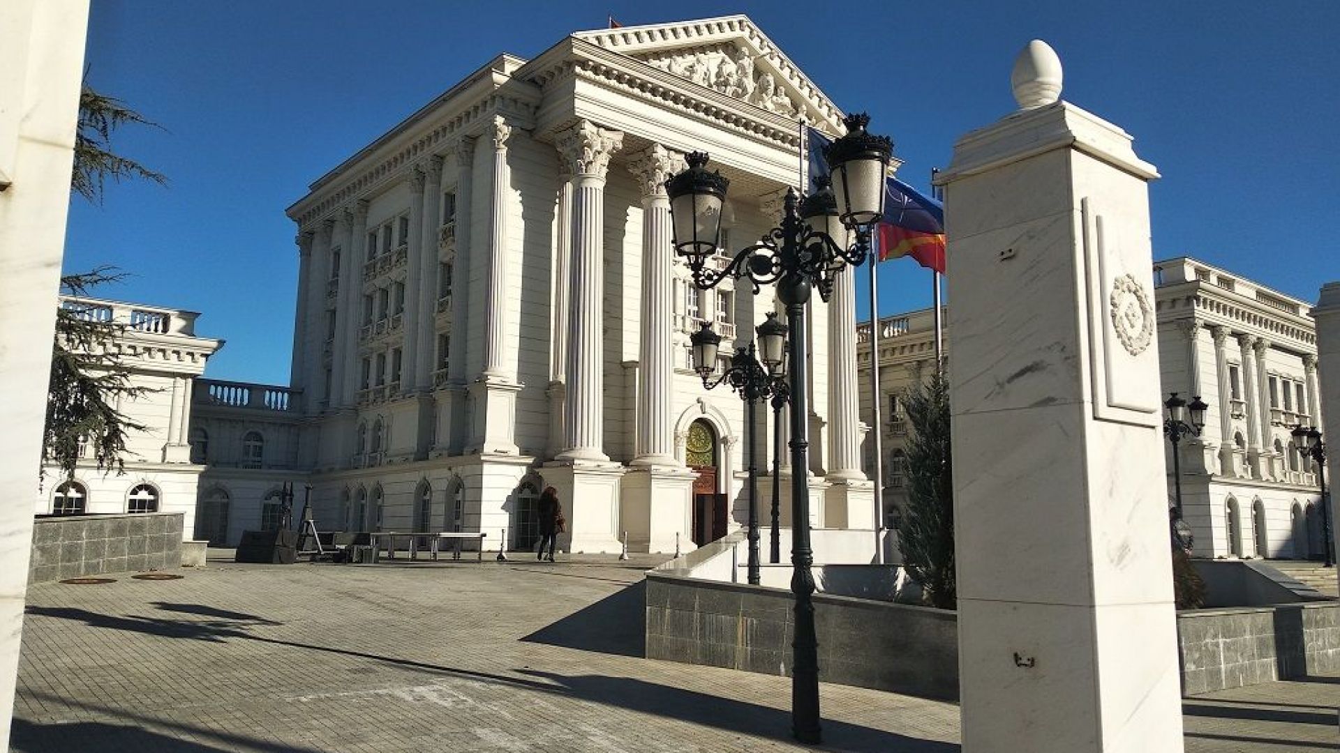 Опозиционната ВМРО-ДПМНЕ започва блокада на македонския парламент