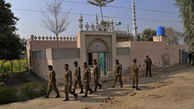 Три учителки в ислямско училище за момичета в Пакистан обезглавиха