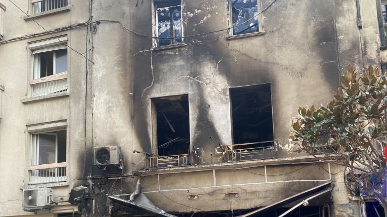 Най-малко седем души загинаха при експлозия и пожар в Югозападна