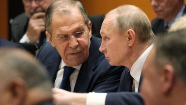 Лавров: Путин е готов за среща със Зеленски, но легитимността му е проблем