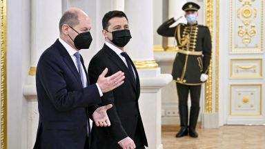 Олаф Шолц дава още пари на Украйна, Зеленски се гневи за "Северен поток 2" 