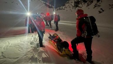 След 10-часова акция спасиха млад алпинист, паднал под връх Вихрен (снимки)