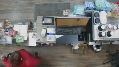 Собственичка на магазин за алкохол и цигари на столичната улица